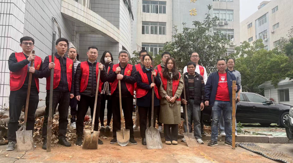 學雷鋒·文明實踐我行動丨廈門工貿黨支部開展“植樹護綠”新時(shí)代文明實踐日活動